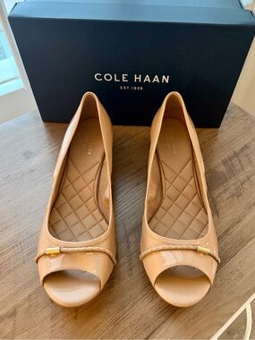 Cole Haan Maple Sugar (nude) Patent Emory Peep Toe Wedge Br 40 II Size 9.5